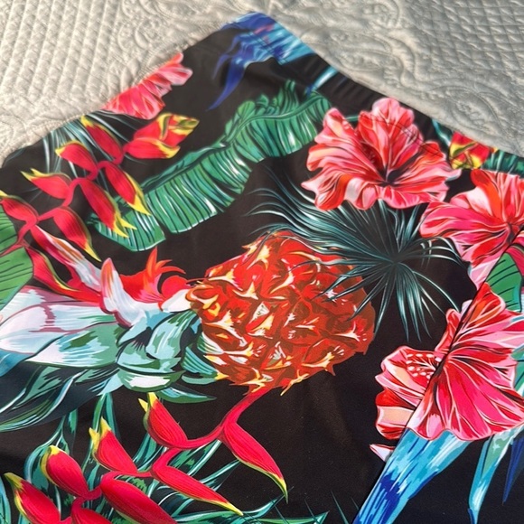 SHEIN Athletic Shorts Black and Red with Adjustable Drawstrings - Picture 8 of 12